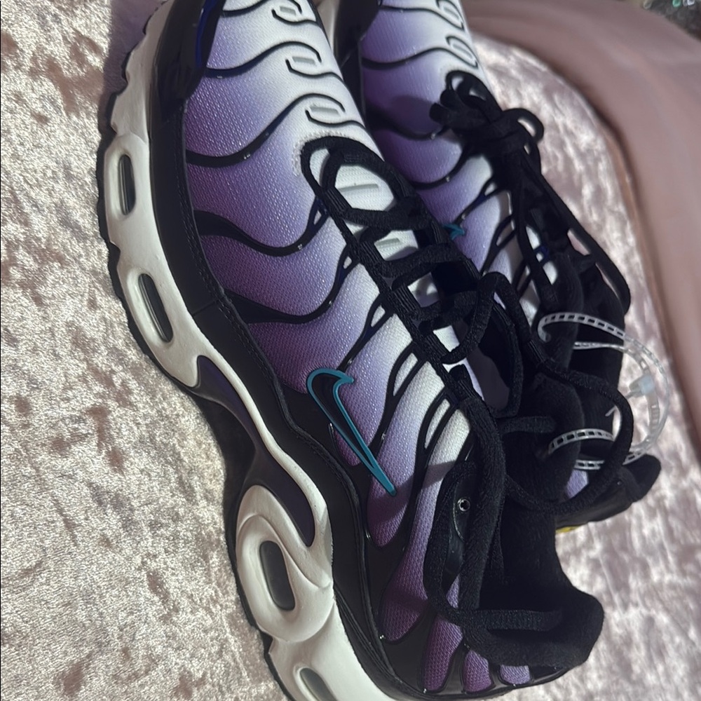 Nike Purple Black Gradient Sneakers Modern Design